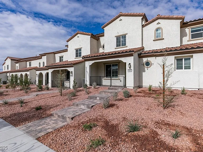 945 Jigglypuff Pl — Photo 3