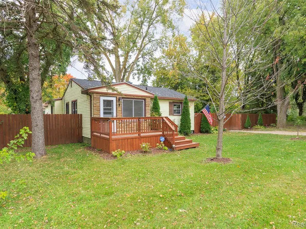 2327 Helen Ave, Flint, MI 48507