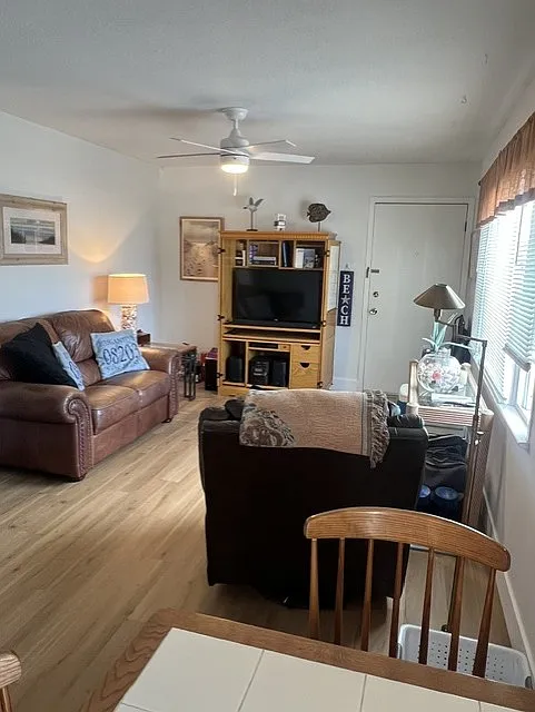 2 bed, 700 sqft, $1,375 — Photo 4