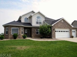 3902 Baywood Rd, Bloomington, IL 61705