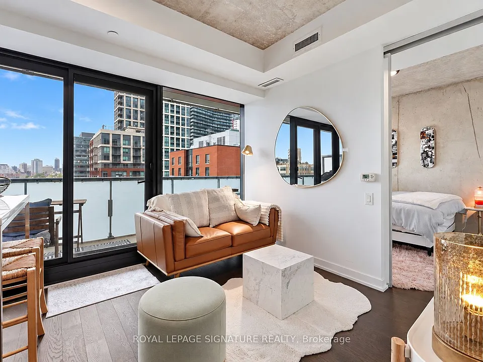 11 Charlotte St #1305