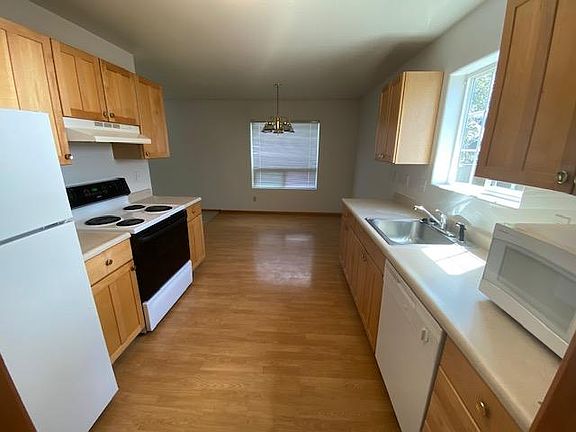 5th image of 246 S Dolphin St