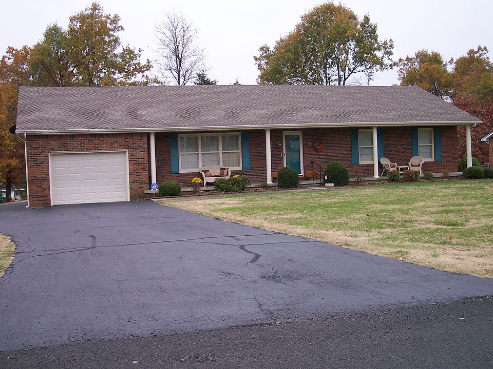 front view 201 Circle Drive