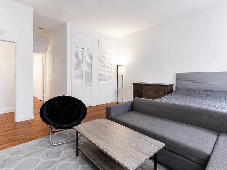102 E 30th St #3R — Photo 4
