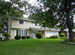 920 95th Ave NE, Blaine, MN 55434