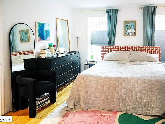 4th image of 586 Henry St #1
