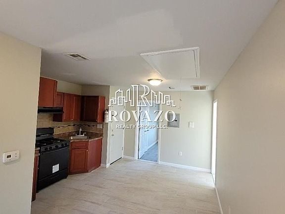3rd image of 179 Myrtle Ave Floor 3