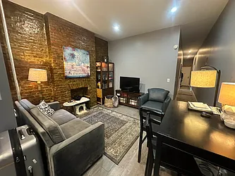 Rented by R New York