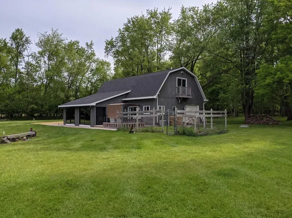 2157 N Shore Dr, Delavan, WI 53115