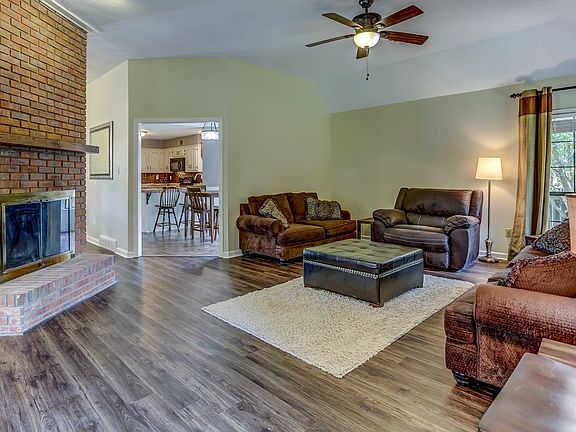 4th image of 8668 Rhonda Cir