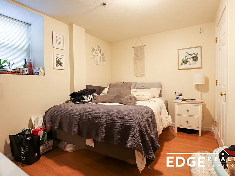 14 Sutherland Rd #A — Photo 8