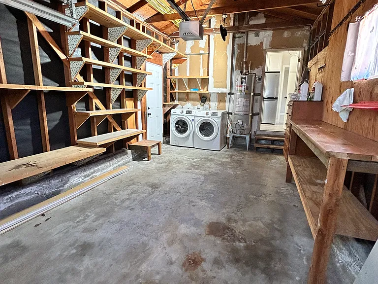 washer/dryer in the garage