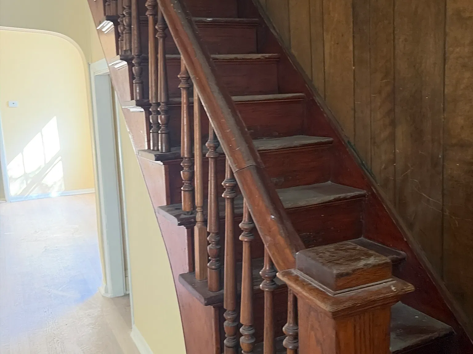 4 bed, 1.5 bath, 1937 sqft, $2,300 — Photo 3