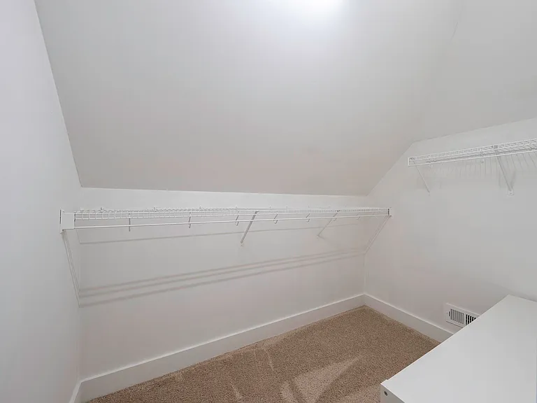 218 Hawthorn St — Photo 29