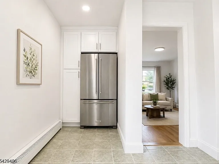 312 Rochelle Ave — Photo 3
