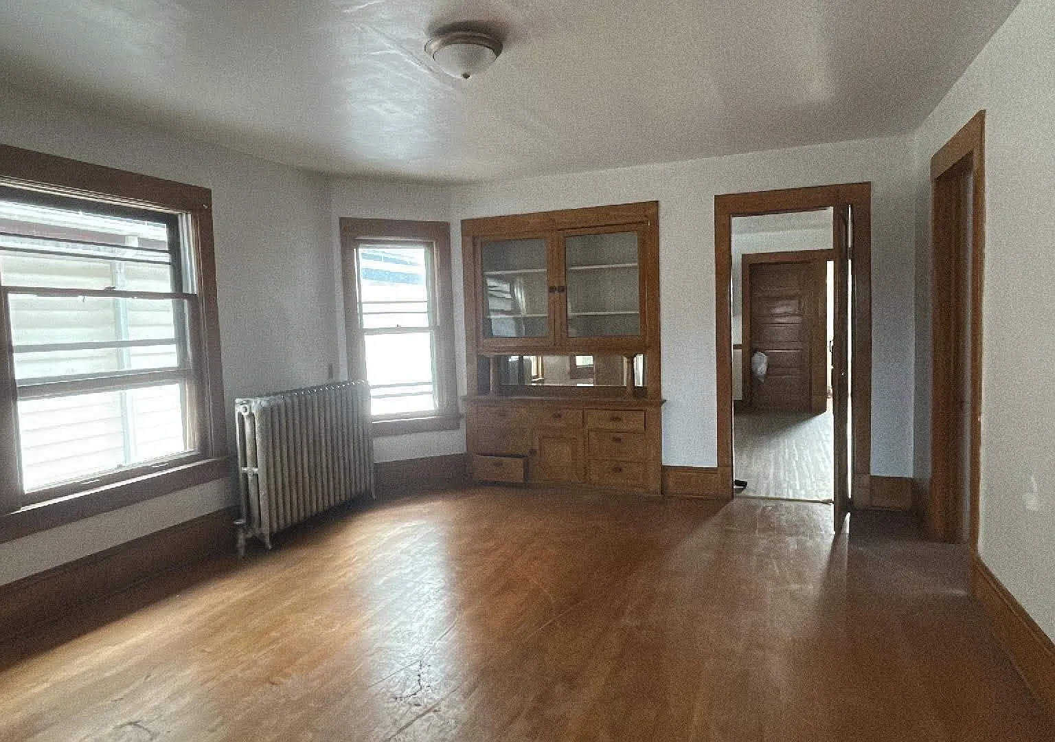 3 bed, $1,100 — Photo 3