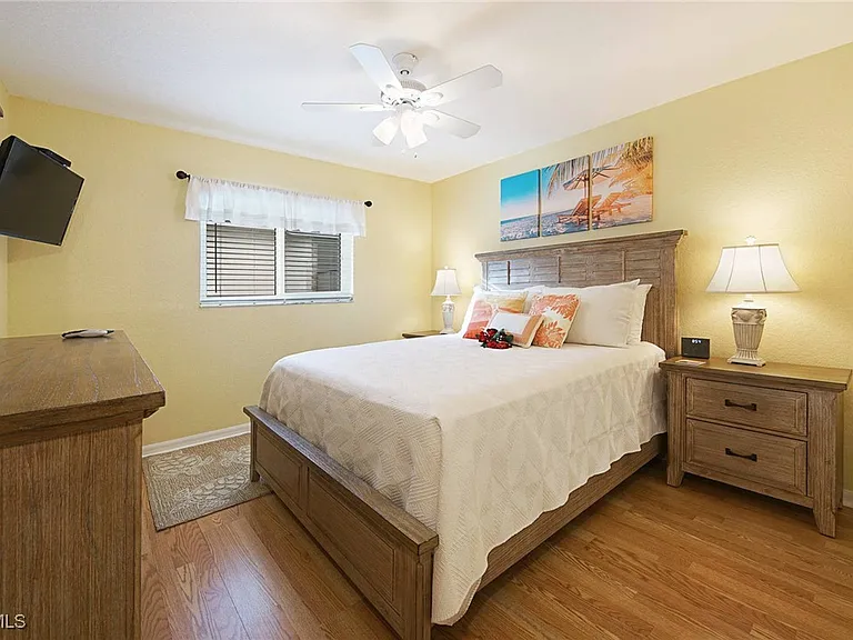4138 SW 5th Ave — Photo 17