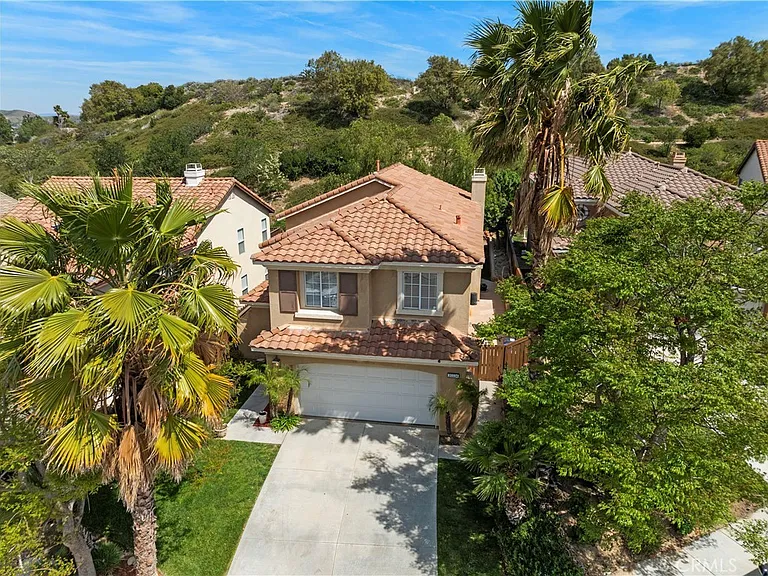 20334 Colina Dr — Photo 2