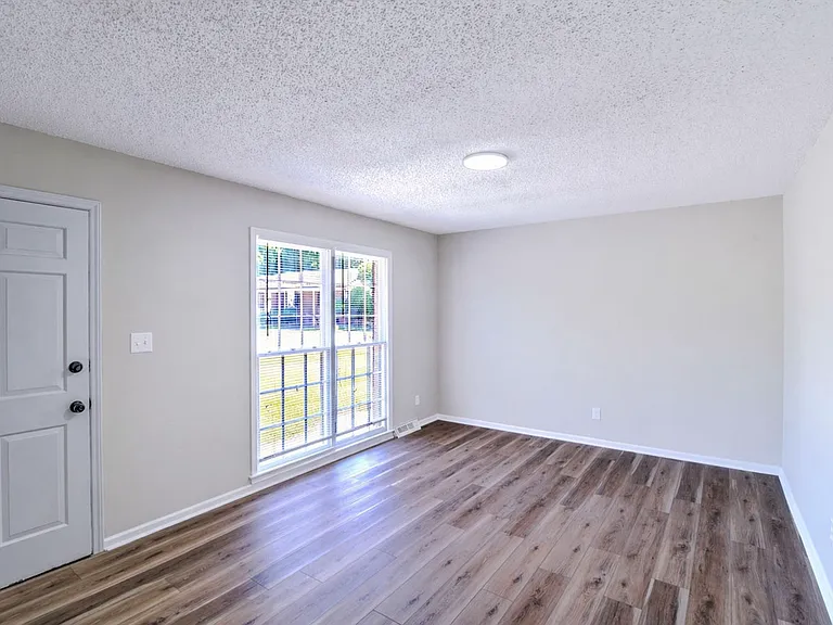 305 Red Roan Pl — Photo 4