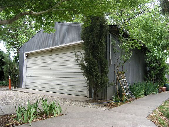detached garage