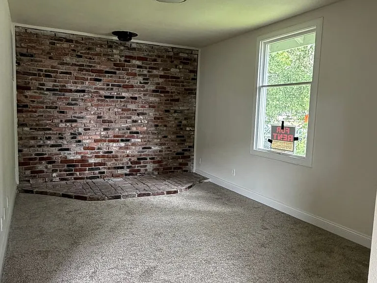 421 Golden Ave — Photo 2