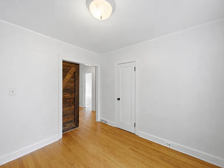 1424 Lyon Ct — Photo 9