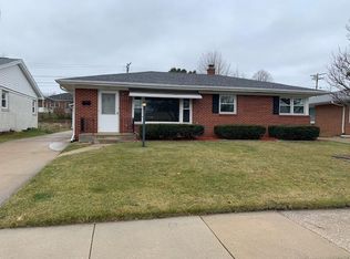 624 Crab Tree Ln, Racine, WI 53406