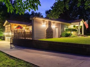 520 8th St, Silvis, IL 61282