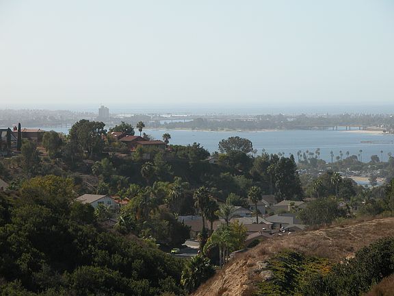 2nd image of 3672 Clairemont Dr Unit 3A