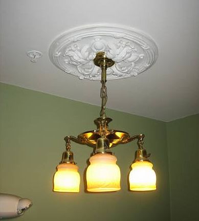 Stairway light fixture
