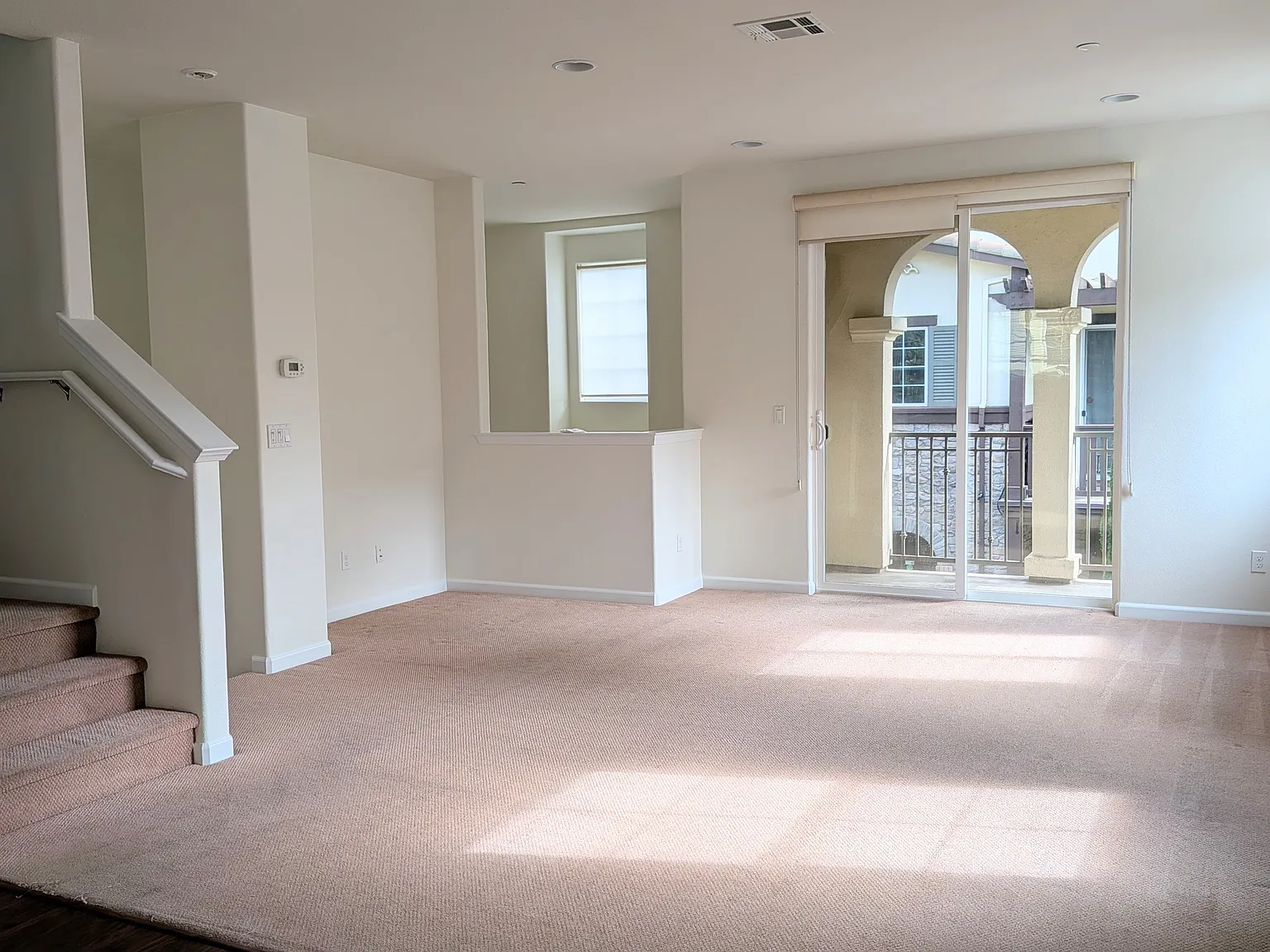 4 bed, 3.5 bath, 1969 sqft, $4,600 — Photo 3