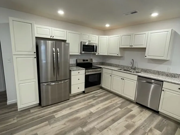 433 James Dr — Photo 4