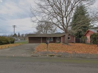 613 W Hazel St, Roseburg, OR 97471