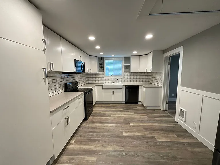 2120 E Grand Ave — Photo 9