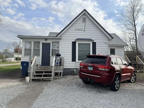102 S F St, La Harpe, IL 61450