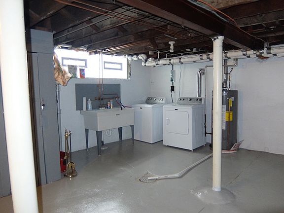 4th image of 2937 Robertson Ave