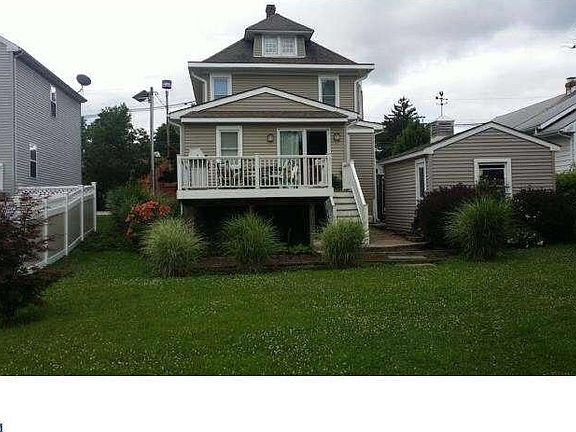 Large rear fenced yard.