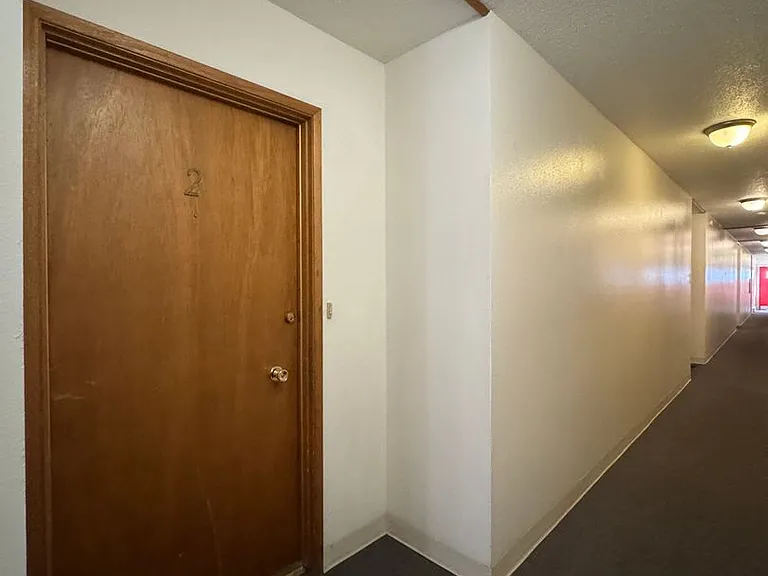 1500 Glen Dr — Photo 5