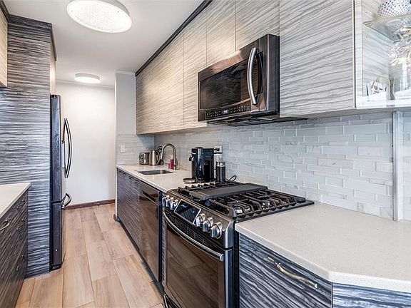 5th image of 2930 W 5th St APT 12C