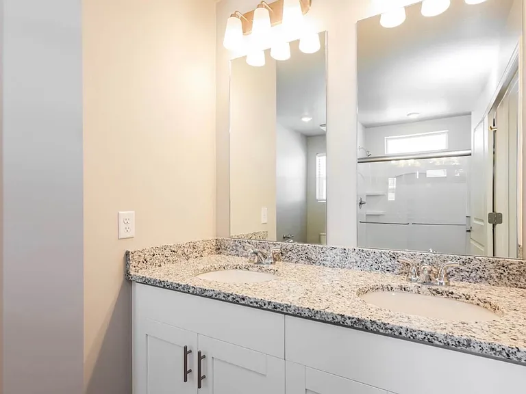1572 S Sage View Ct — Photo 2