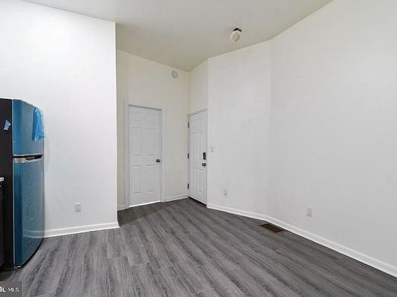 3rd image of 1118 W Lehigh Ave