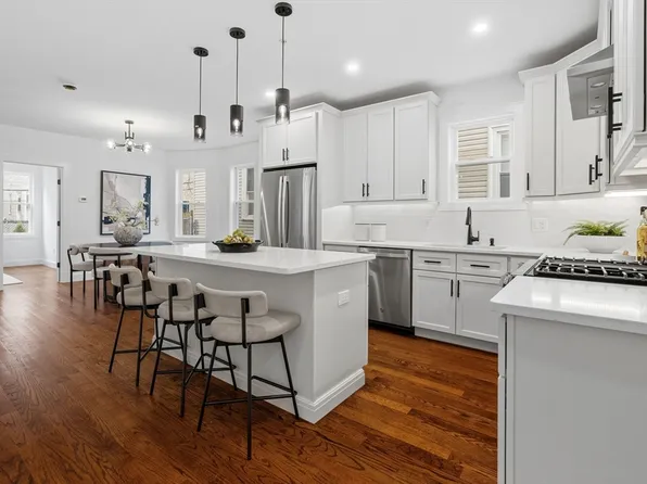 73 Romsey St Floor 3, Dorchester, MA 02125