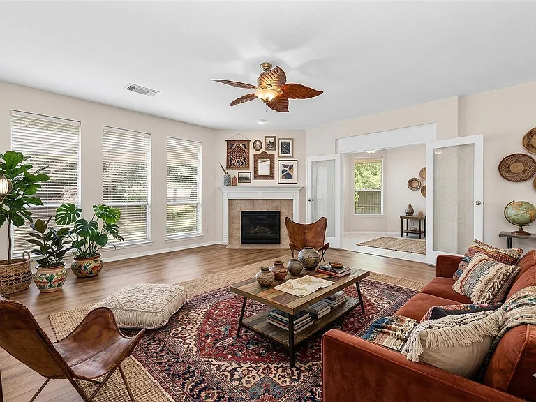 7902 Feather Springs Dr — Photo 11