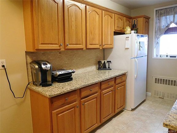 5th image of 14 Westview Ave APT 410