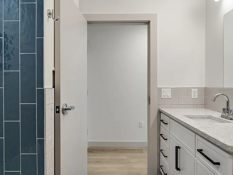 Bank Street Apartments — Photo 30