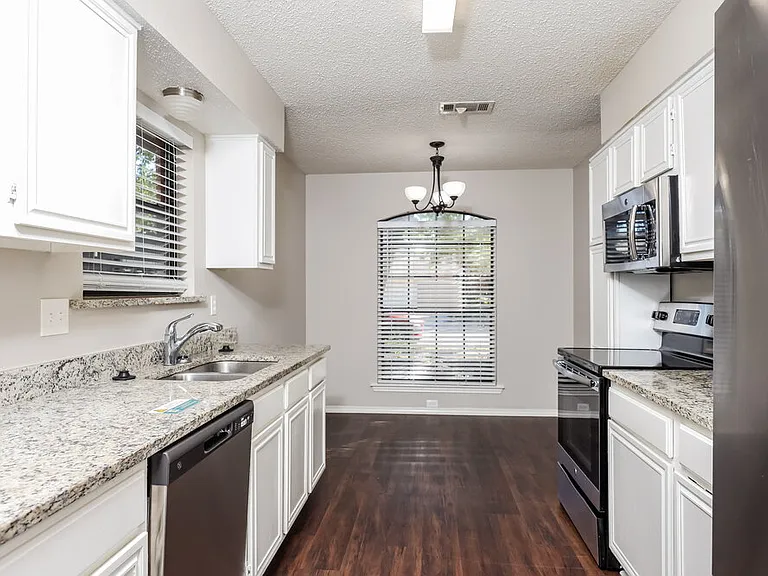 907 Park Place Blvd — Photo 6