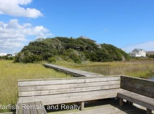 933 Broadway St, Surf City, NC 28445