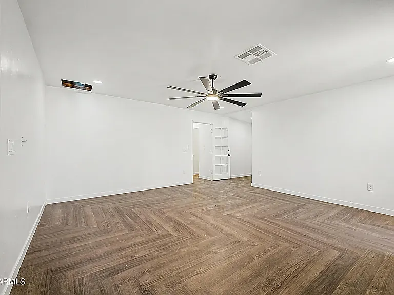 1 bed, 700 sqft, $1,300 — Photo 3