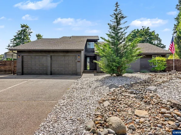 461 SE Walnut Ave, Dallas, OR 97338