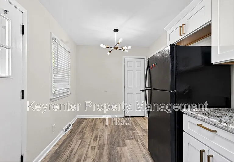 1821 W Meadowview Rd — Photo 12
